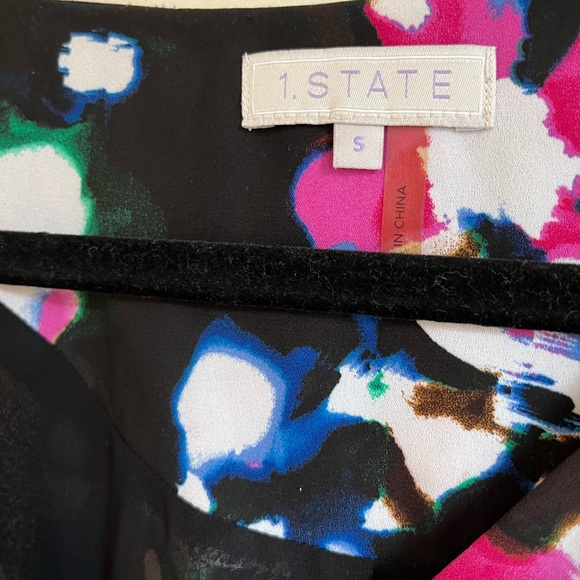 1. State Floral VNeck Short Sleeve Dress - Small - Picture 5 of 6